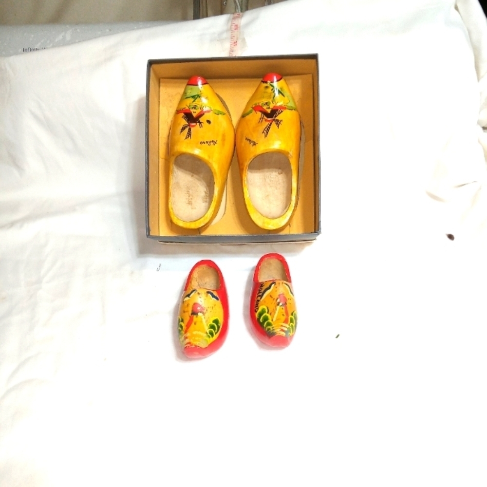 𝅺2 pairs of Vintage Hand Painted Holland Windmill Wooden Dutch Shoes.
